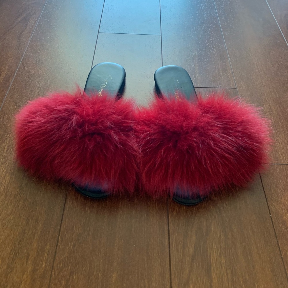 Fluffy faux fur slides